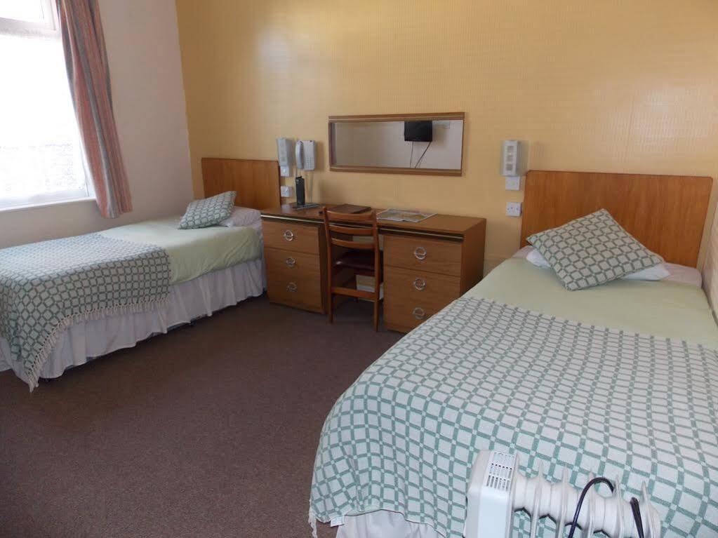 Pinegrove 3*